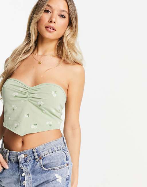 Miss Selfridge - Top bandeau sans manches froncé à broderies - Vert sauge 