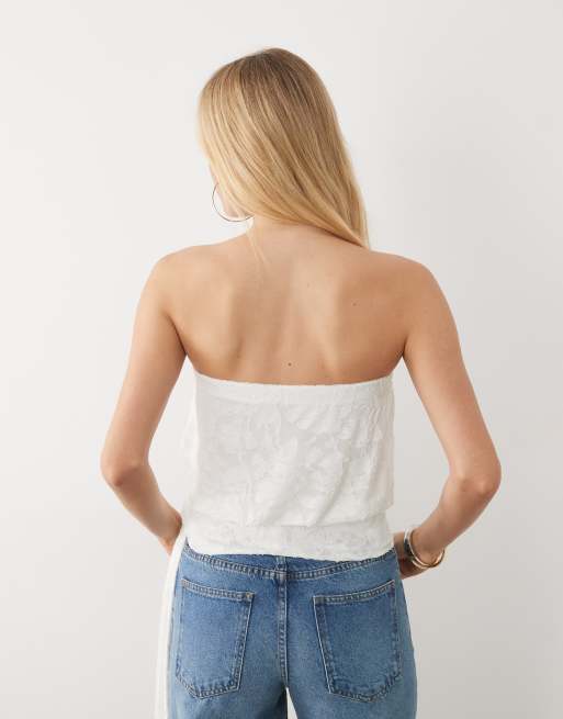 Miss Selfridge - Top blanco con escote palabra de honor y lazada en la cintura de devoré, 4 de 4
