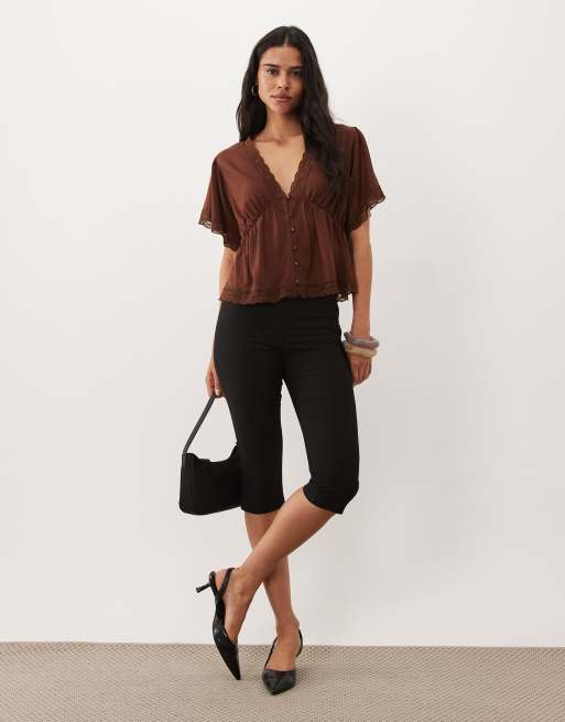 Miss Selfridge top boutonné devant avec bordure en dentelle, chocolat, 3 de 4