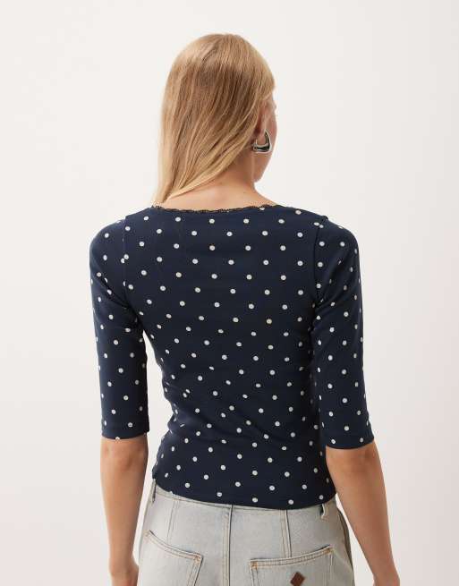 Miss Selfridge top cache-cœur à manches trois-quarts imprimé pois marine, 4 de 4