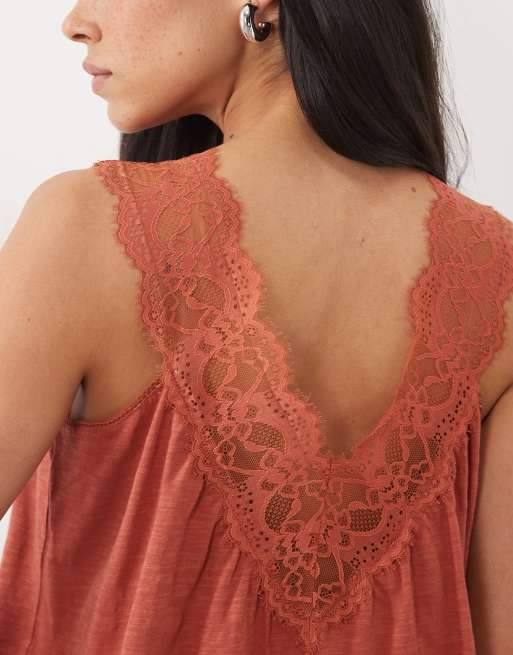 Miss Selfridge top caraco col V avec bord picot rouge, 2 de 4