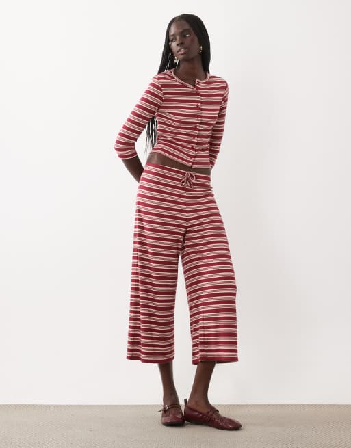 Miss Selfridge top con abbottonatura frontale a righe rosse coordinato, 2 di 4