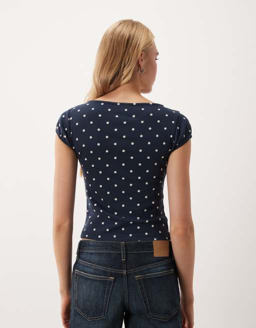 Miss Selfridge top con abbottonatura frontale e scollo a barchetta a pois navy, 4 di 4