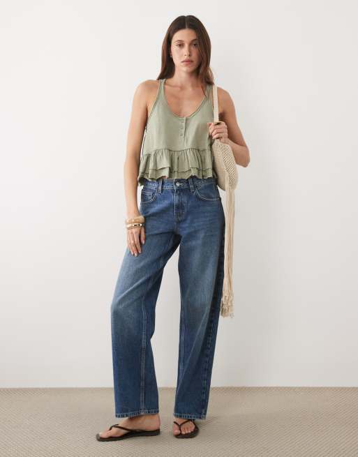 Miss Selfridge - top con bajo peplum y botones en caqui, 3 de 4