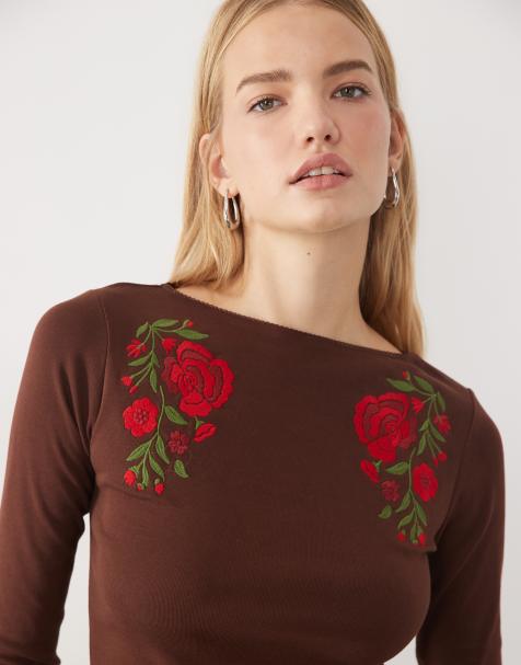Miss Selfridge - Top con escote asimétrico y manga 3/4 con bordado en marrón - view 1