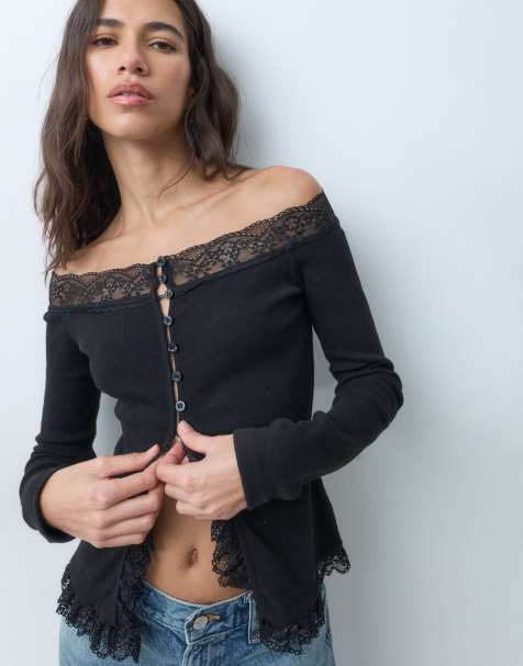 Miss Selfridge top con escote Bardot y botones delanteros con ribete de encaje en negro - view 1