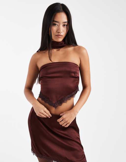 Miss Selfridge - Top con sciarpa annodata al collo color cioccolato in coordinato