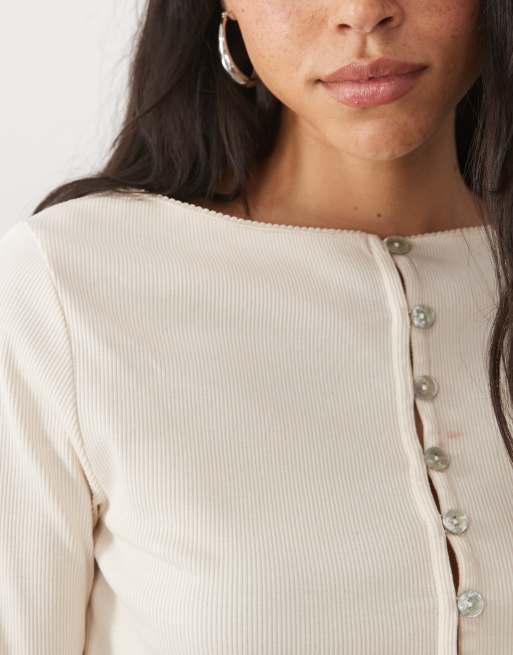 Miss Selfridge top con scollo a barchetta e bottoni, maniche 3/4, color crema, 4 di 4