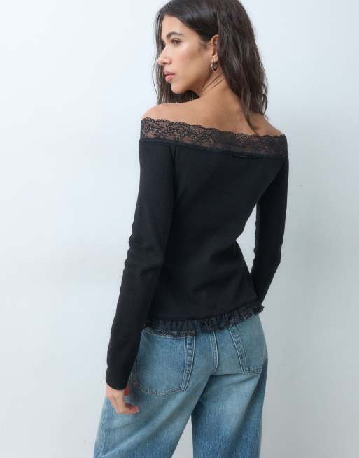 Miss Selfridge top con scollo Bardot, abbottonatura frontale e profilo in pizzo nero, 4 di 5