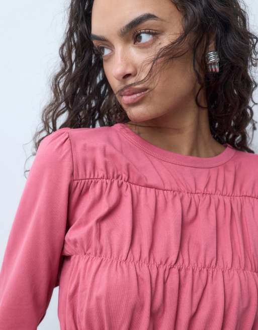 Miss Selfridge top con sobrefalda fruncido de manga larga en rosa, 3 de 5