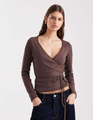 Miss Selfridge - Top croisé en maille pointelle - Chocolat-Brown