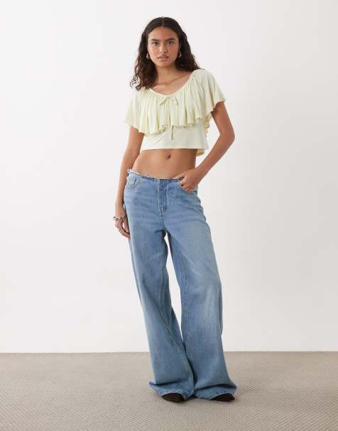 Miss Selfridge - Top de cuello de pico con volante profundo y ribete picot en tono neutro - view 1