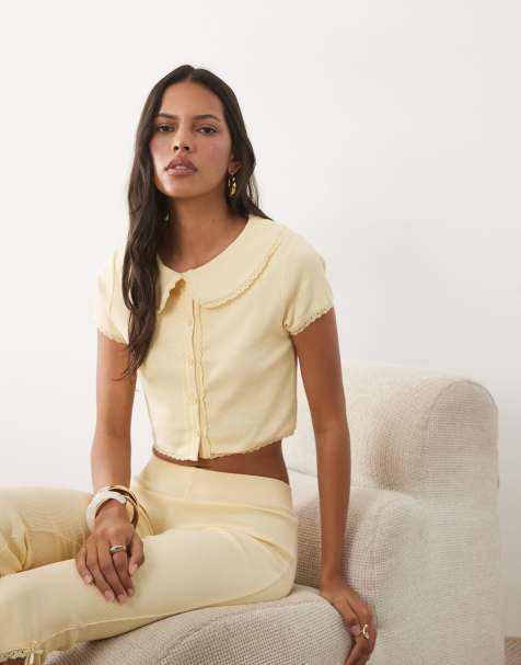 Miss Selfridge - top de manga corta con botones y cuello de conjunto en color buttermilk - view 1