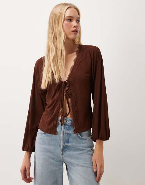 Miss Selfridge - top de manga larga abullonada con lazada delantera y encaje en chocolate - view 1