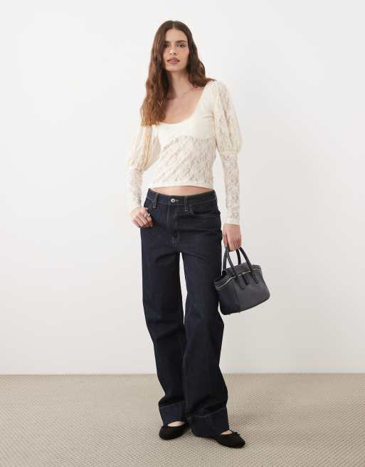 Miss Selfridge top de manga larga con mangas abullonadas en encaje crema, 3 de 4