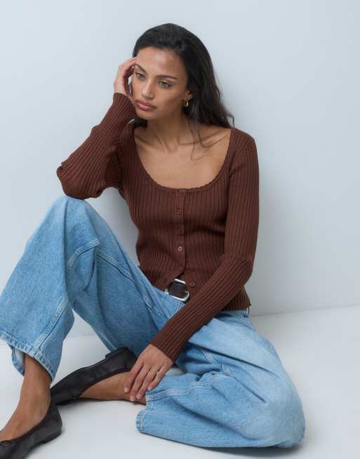 Miss Selfridge top en maille côtelée à col rond et boutons devant couleur chocolat, 2 de 5