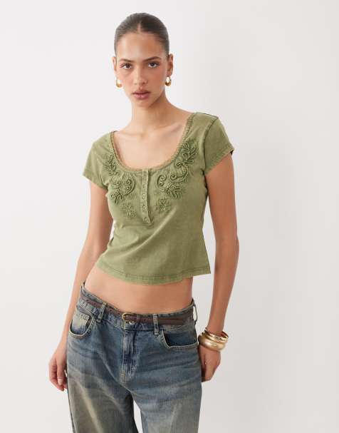 Miss Selfridge top henley z kwadratowym dekoltem i haftowanym detalem w kolorze oliwkowym - view 1