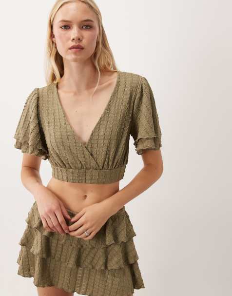Miss Selfridge top i khaki med tekstur, slå om-detalje og flæseærmer, del af sæt - view 1