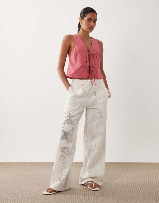 Miss Selfridge - Top in misto lino color lampone allacciato sul davanti, 2 di 4
