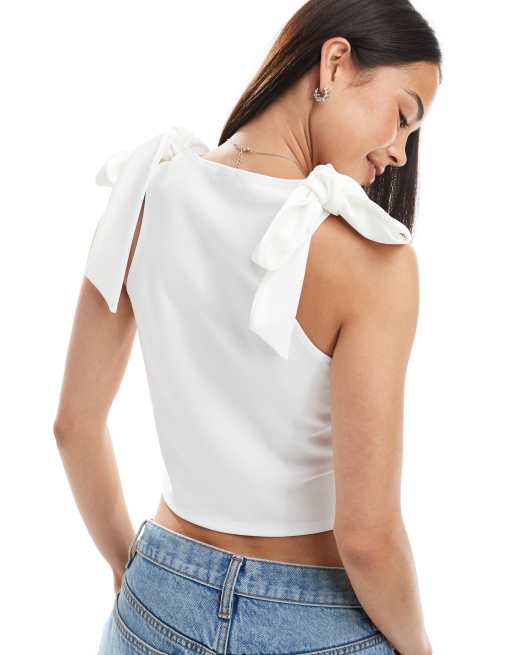 Miss Selfridge - Top in tessuto scuba color crema con spalline allacciate e scollo a vogatore