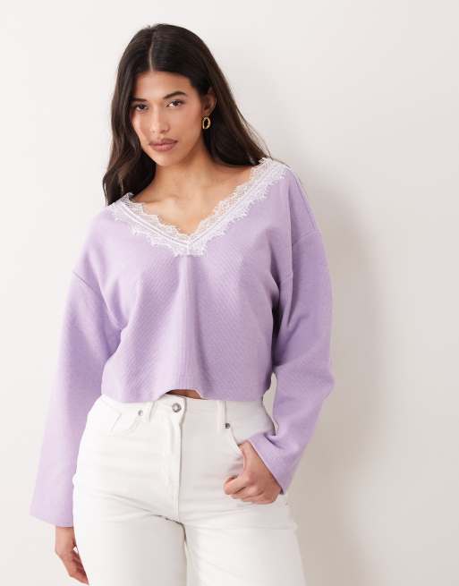 Miss Selfridge - Top lilla a coste spazzolato con scollo a V e dettagli in pizzo