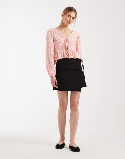 Miss Selfridge - Top manches longues noué sur le devant en tissu dévoré - Rose, 2 de 4