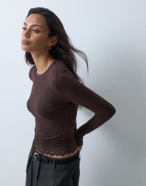 Miss Selfridge top med blondedetalje og rund hals i chokolade, 3 af 5