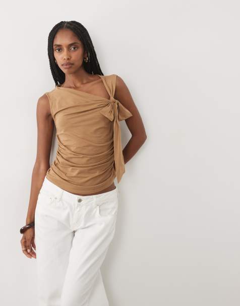 Miss Selfridge top med flere bindemuligheder på skuldrene i tan - view 1