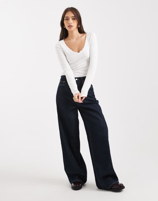 Miss Selfridge - Top met lange mouwen en geschulpte rand in crème, 2 van 4