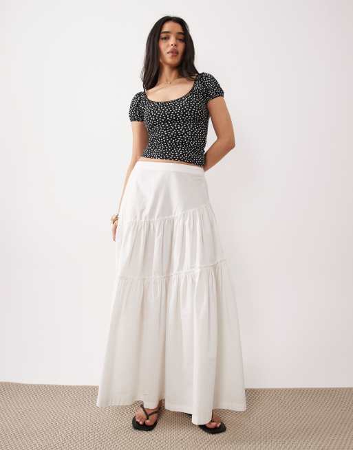 Miss Selfridge - Top milkmaid con stampa a fiorellini su base scura, 2 di 4