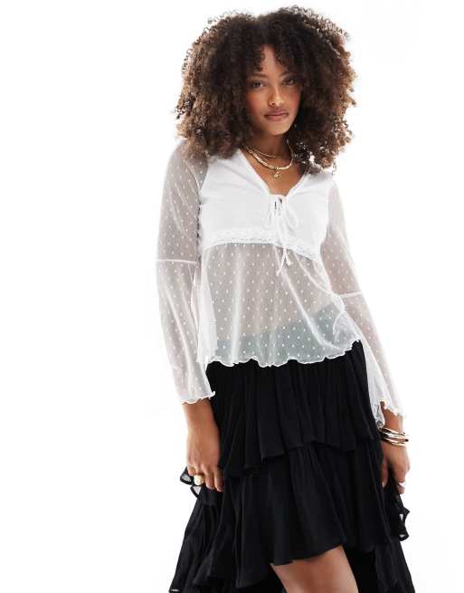 Miss Selfridge - Top peplo in pizzo color avorio con maniche lunghe scampanate
