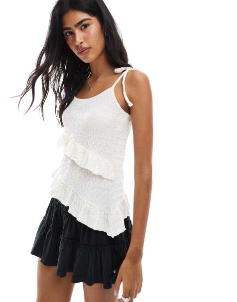 Miss Selfridge - Top taglio lungo asimmetrico color crema con volant e dettagli allacciati - view 1