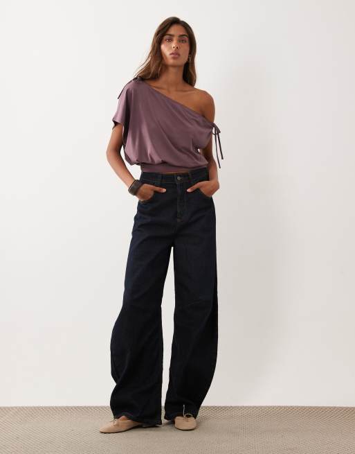 Miss Selfridge topp med bara axlar, rynkad midja och spetskant i mauve, 2 av 4