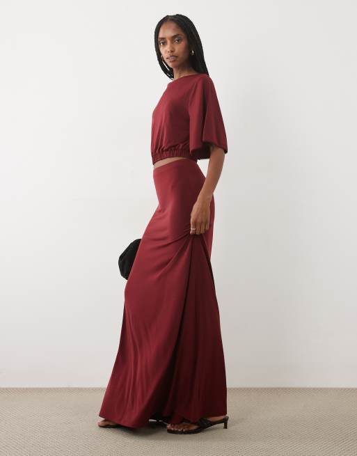 Miss Selfridge topp med pingvinärm och kort längd med rynkad fåll i plommon, set, 2 av 4