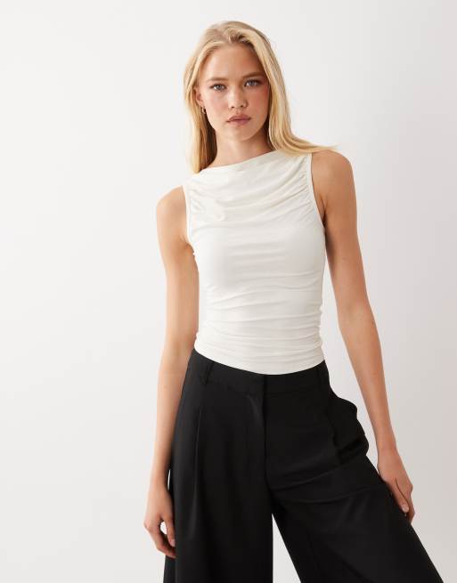 Miss Selfridge topp med rynkad front och sned halsringning, cream, 2 av 4