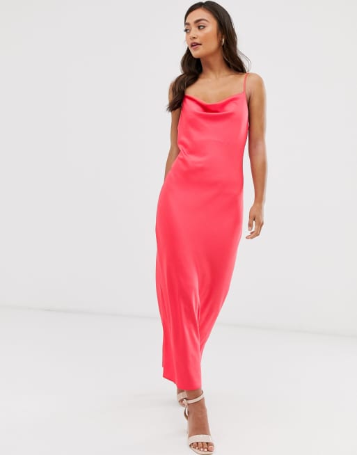 Miss Selfridge – Trägerkleid zum Hineinschlüpfen aus Satin in Rosa