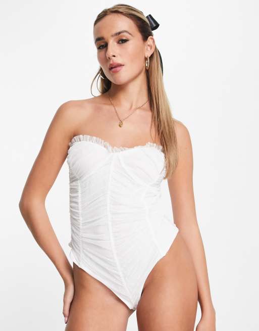 Miss Selfridge – Trägerloser Body aus gepunktetem Netzstoff in Weiß , 2 von 4