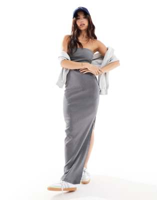 Miss Selfridge – Trägerloses, geripptes Maxikleid in verwaschenem Anthrazit