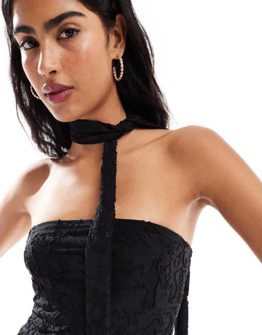 Miss Selfridge – Trägerloses, strukturiertes Oberteil in Schwarz mit Ausbrennermuster und Schal, 3 von 4