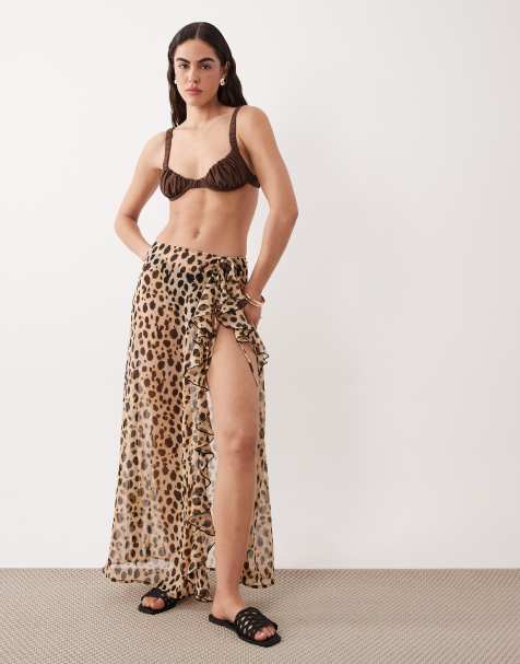 Miss Selfridge – Transparenter Strand-Sarong aus Chiffon mit Rüschendetail und Leopardenmuster - view 1
