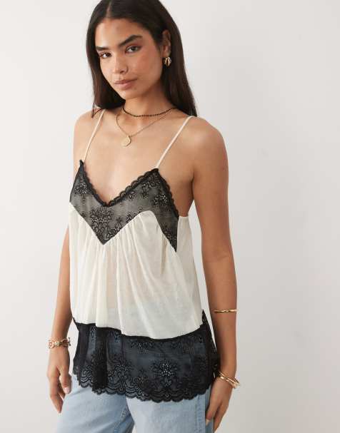 Miss Selfridge – Transparentes Strick-Camisole in Cremeweiß mit farblich abgesetzter Spitze - view 1