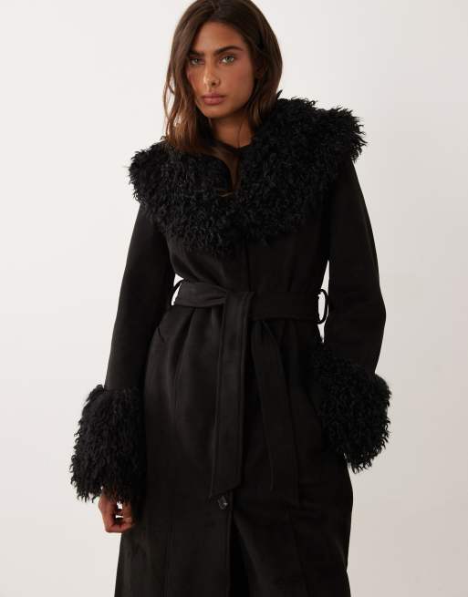 Miss Selfridge trenchcoat i suedette med imiteret pelskant i sort, 2 af 4