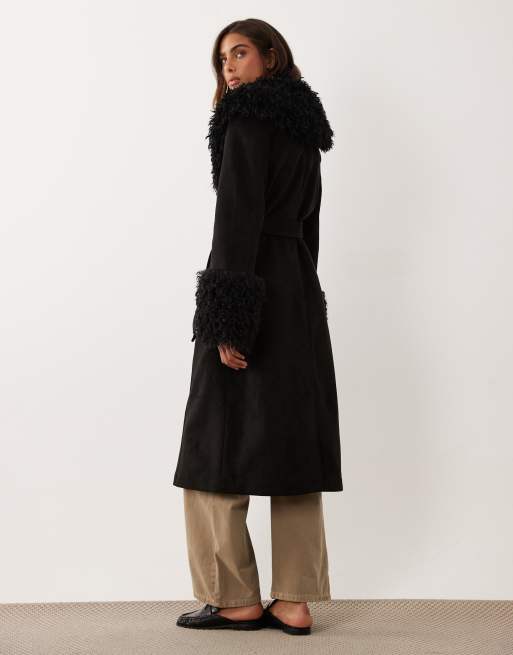 Miss Selfridge trenchcoat i suedette med imiteret pelskant i sort, 3 af 4