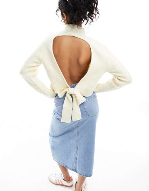 Miss Selfridge - Trui met opstaande boord en open achterkant en strik in crème 