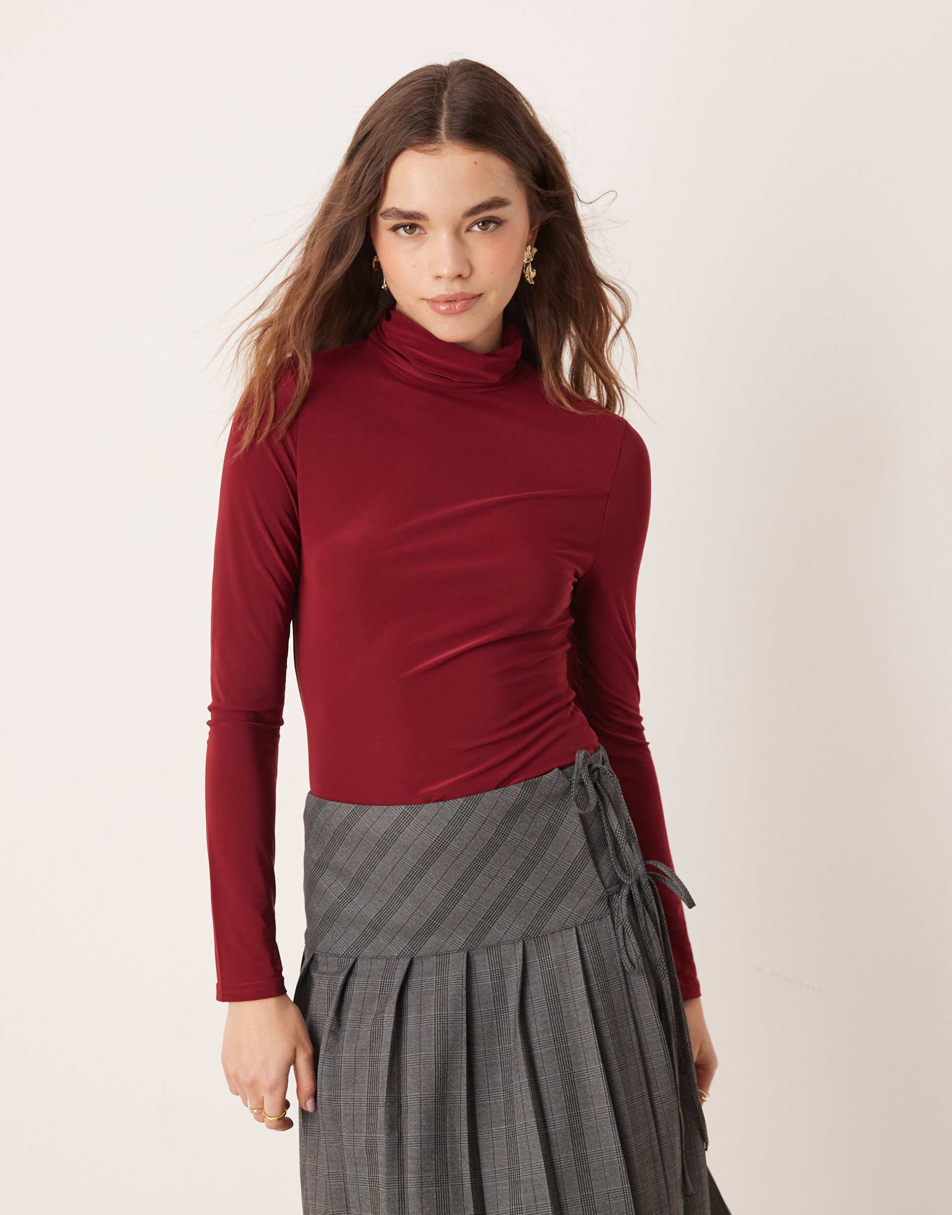 miss selfridge turtleneck soft touch top in burgundy