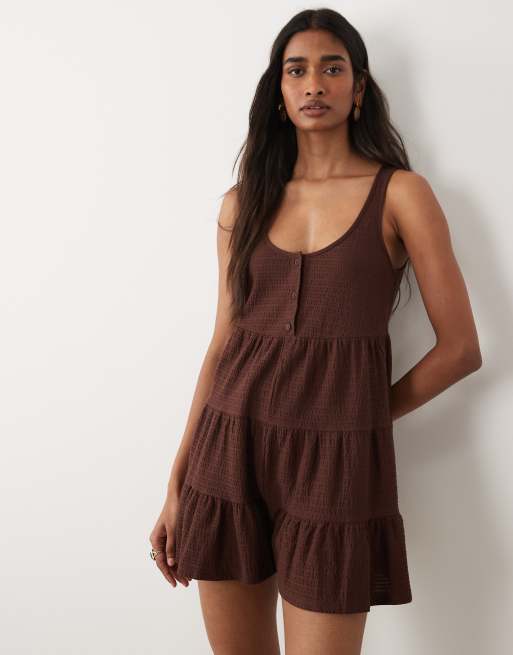 Miss Selfridge - Tuta corta a balze in jersey color cioccolato