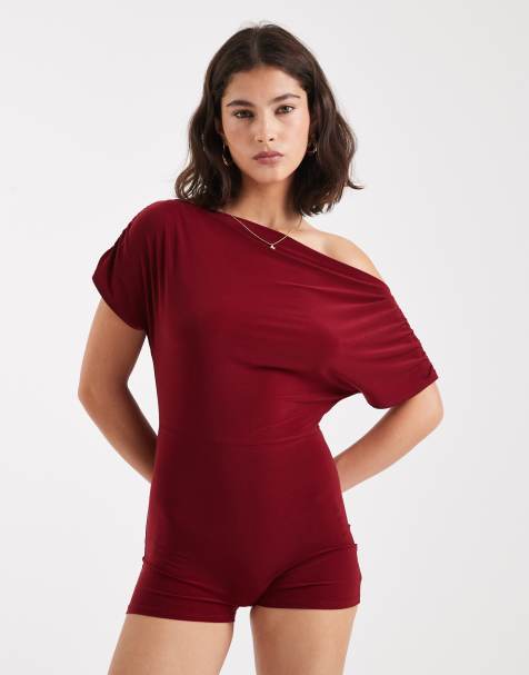 Miss Selfridge - Tuta corta bordeaux con spalla scoperta - view 1