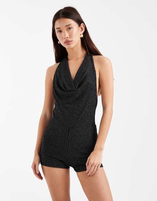 Miss Selfridge - Tuta corta glitterata con scollo ad anello e sciarpa, 3 di 4