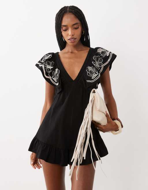 Miss Selfridge - Tuta corta nera con ricami e volant, 2 di 4