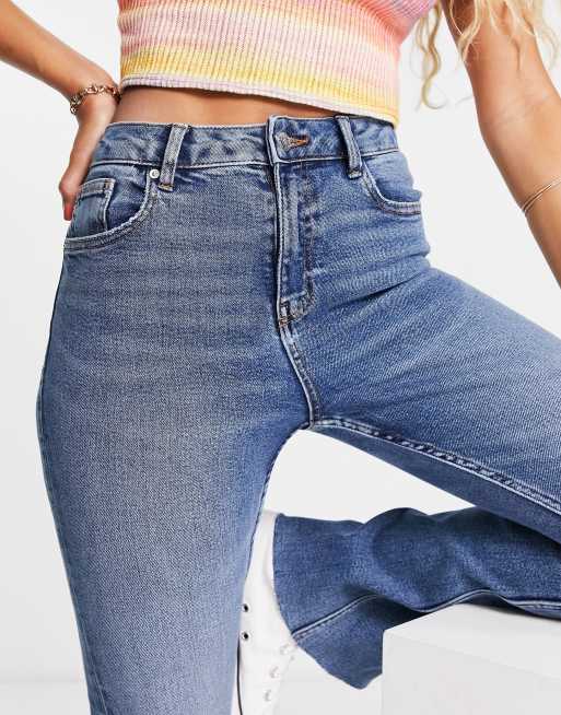 Miss Selfridge – Utsvängda jeans i mellanljus tvätt, 4 av 4